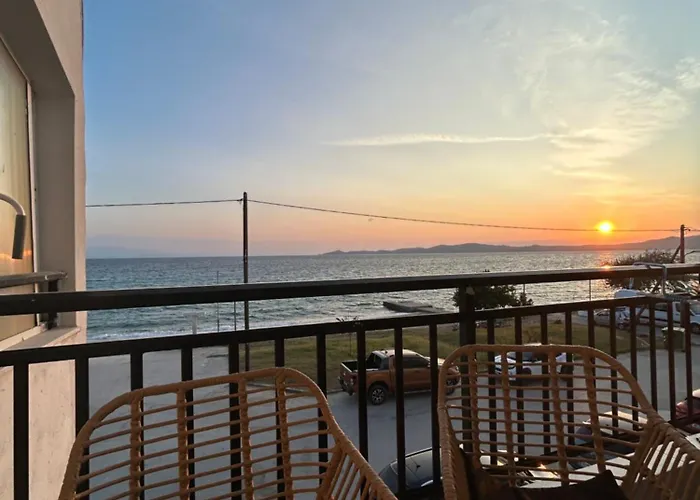 Sea View Loft * Nea Roda